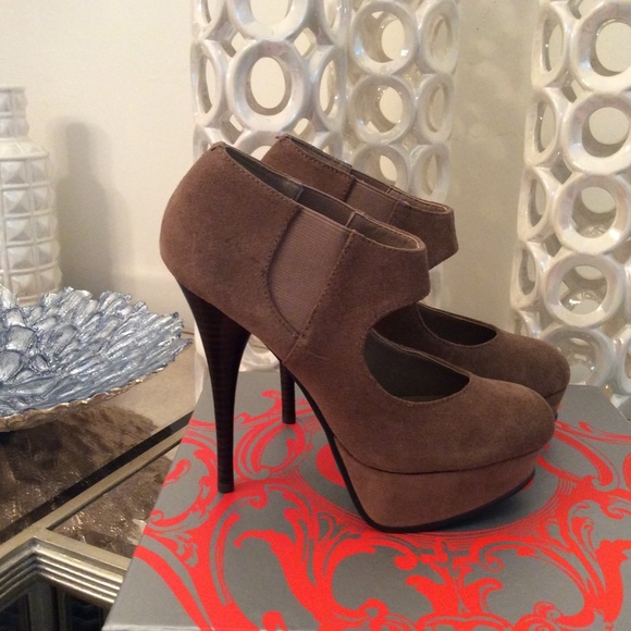 New Kelsi Dagger Taupe Suede Stiletto Size 6.5 - Picture 2 of 3